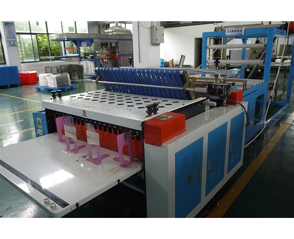 珍(zhen)珠棉加工車(che)間