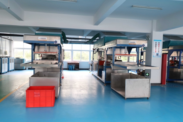吸塑包裝(zhuāng)生産車間