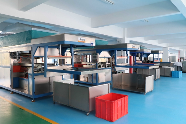 吸塑包(bao)裝生産車(chē)間