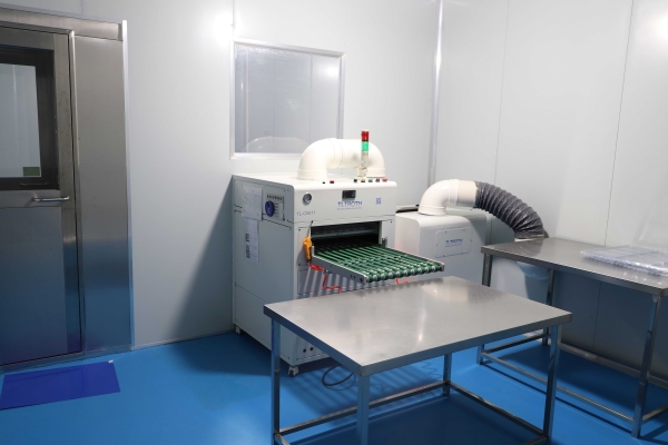 吸塑包(bāo)裝生産(chan)車間