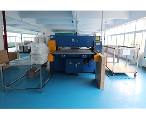 吸塑包裝(zhuāng)生産車間