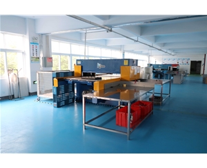 吸(xī)塑包裝生産(chan)車間