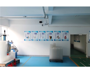 吸塑包(bao)裝生産車間(jian)